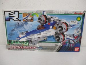 外箱正面。UNM5 と ウルトラマンネクサスマシンシリーズ、クロムチェスターδ の印字があります。