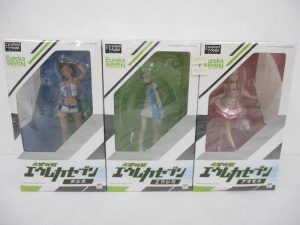 同じ出品の3箱を並べた正面。左の箱に 交響詩篇エウレカセブン タルホ の印字があります。