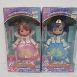 2つの箱を並べた正面。左のピンクのドレスの人形が本商品の ファイン です。