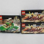 3つの箱を並べた写真。右の2つの 7104 DESERT SKIFF が本商品です。