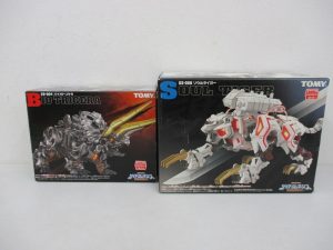 同じ出品にあった2箱を並べた正面。左が本商品です。