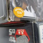 箱の角を寄って撮影。角がつぶれ、ShoPro の版権シールが貼られています。