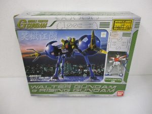 外箱正面。MOBILE FIGHTER G GUNDAM と WALTER GUNDAM & RISING GUNDAM の印字があります。