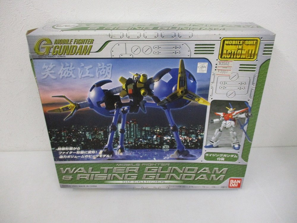 外箱正面。MOBILE FIGHTER G GUNDAM と WALTER GUNDAM & RISING GUNDAM の印字があります。