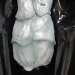 胴体の拡大。灰色の体の造形です。