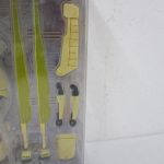 ブリスター内の付属品。ビームソードや交換用の手首が並んでいます。