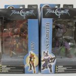 2つの箱の正面。右の ASTAROTH の箱に斧を持つ大柄な戦士が見えます。