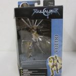 外箱の正面。刃の付いた腕を広げる VOLDO の姿が見えます。