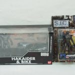 ハカイダー&バイクの外箱と、同じ出品にあったVOL.4のブリスターを並べた正面。