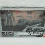 外箱正面。窓越しに本体とバイクが見え、S.I.C. VOL.12 HAKAIDER&BIKE の印字があります。