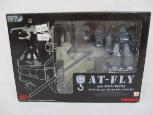 外箱正面。窓越しに本体が見え、AG-EX03 と AT-FLY and DIVING BEETLE、1/48 SCALE の印字があります。値札シールが貼られています。