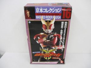 バンダイ 京本コレクション16 仮面ライダークウガ マイティフォームの外箱正面。