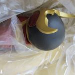 箱の中の本体の頭部。袋に入っています。