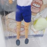 人形の脚とピンポン玉。ピンポン玉に変色があります。