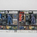 2枚の台紙の背面。左の台紙に GODZILLA FINAL WARS VERSION の説明があります。