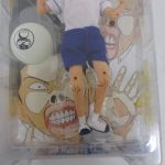 人形の脚とピンポン玉。