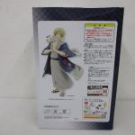 外箱の背面。フィギュアの写真と注意書きがあります。