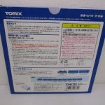 外箱背面。セット内容の EF66・オハネ25 100・オハネフ25 100 の図と、TOMYTEC の表示、バーコードがあります。