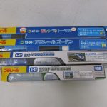4つの箱の側面。上から2番目の箱に TS-04 プラレールゴードン の印字があります。