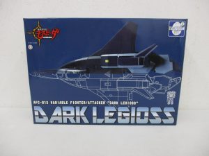 エヴォリューション・トイ 可変 ダークレギオスの外箱正面。