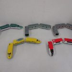 箱から出した5編成の車両。左上の緑と白の車両が本商品の E5系新幹線はやぶさ です。