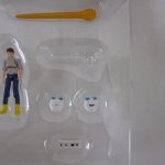 トレイの付属品。人形と交換用の顔、アンテナ状のパーツです。