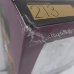 外箱の拡大。PRODUCTS NUMBER 213 と Max Factory の印字があり、角に破れがあります。