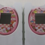 ピンクの本体2つの正面。サンリオのキャラクターの模様です。