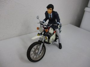 B-CLUB 本郷猛＆サイクロン号 1/12 フィギュアの全体。