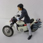 斜め横から撮影したサイクロン号。
