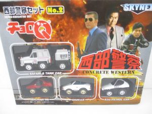 外箱正面。SAFARI & TANK CAR、MACHINE RS、GAZELLE、S30 PATROL CAR の4台と、西部警察セット No.2 の印字があります。