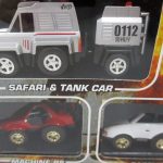 窓越しに撮影した SAFARI & TANK CAR と MACHINE RS。