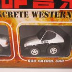 窓越しに撮影した S30 PATROL CAR。