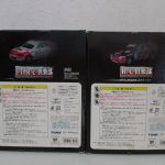2箱の背面。右の箱に Vol.2 ADVAN アルテッツァ の表示と注意書きがあります。