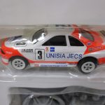 ブリスター越しに撮影した車体。3番の UNISIA JECS 仕様のスカイラインです。
