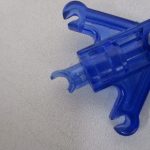 青い半透明の武器パーツの拡大。
