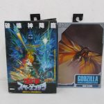 同じ出品にあった2点を並べた正面。右が本商品で、GODZILLA KING OF THE MONSTERS MOTHRA の印字があります。