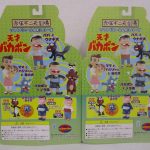 2点の台紙の裏面。ソフトビニール人形シリーズのラインナップが印刷されています。