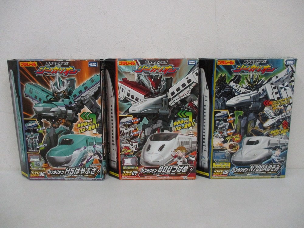 同じ出品にあった3箱を並べた正面。左が本商品で、箱に DXS06 シンカリオン H5はやぶさ の印字があります。