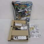 箱から出した本体と説明書を並べて撮影。箱に DXS05 シンカリオン N700Aのぞみ の印字があります。