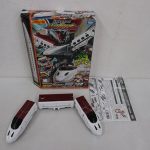 箱から出した本体と説明書を並べて撮影。箱に DXS07 シンカリオン 800つばめ の印字があります。