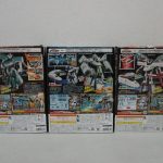 3箱の背面を並べた状態。中央が本商品で、遊び方の説明が印刷されています。