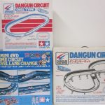 同じ出品の3箱を並べた正面。右下の箱が本商品のダンガンサーキットです。