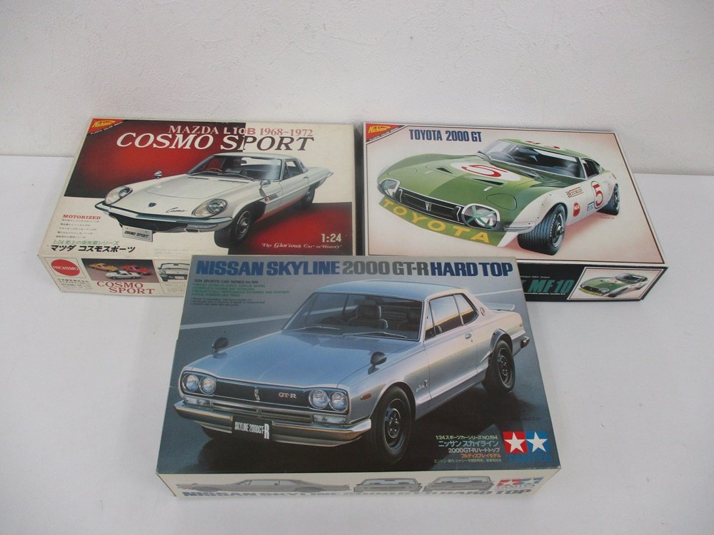 同じ出品の3箱を並べた正面。下の箱が本商品のタミヤ ニッサン スカイライン 2000GT-R ハードトップです。