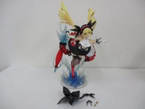 シャイニング・ブレイド ミスティ 1/8 フィギュアの全身。水しぶきの台座に立っています。