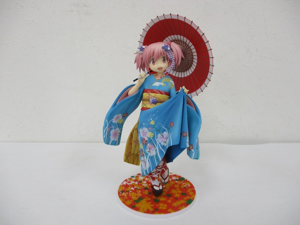 鹿目まどか 舞妓Ver. 1/8 フィギュアの全身。赤い和傘を差しています。