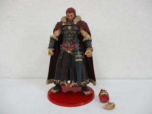 Fate/Zero ライダー（イスカンダル）のフィギュア全身。赤いクリア台座に立っています。
