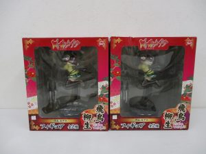 飛鳥の2箱を並べた正面。窓越しに茶色の髪の本体が見えます。
