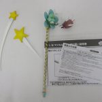 付属のステッキや星のパーツと説明書を撮影しています。