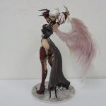 リネージュII カマエル 1/7フィギュアの全身。片方に大きな白い翼があります。